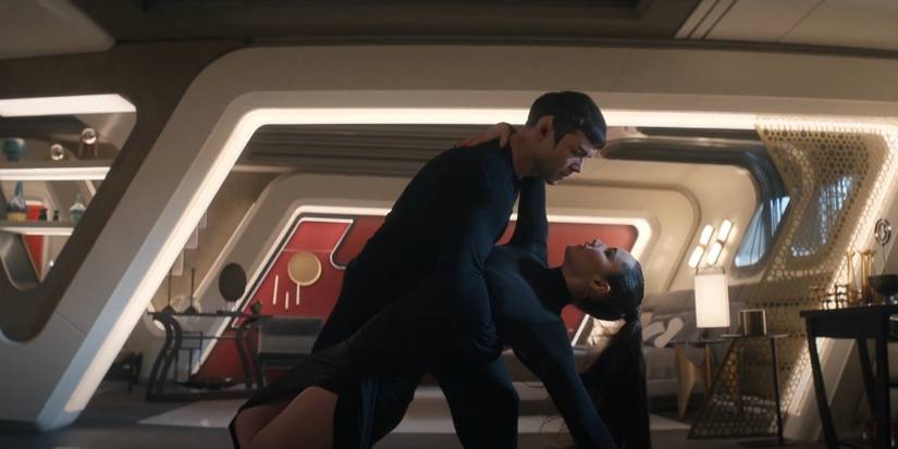 Spock & La'an Dancing em Star Trek Strange New Worlds Space Adventure Hour