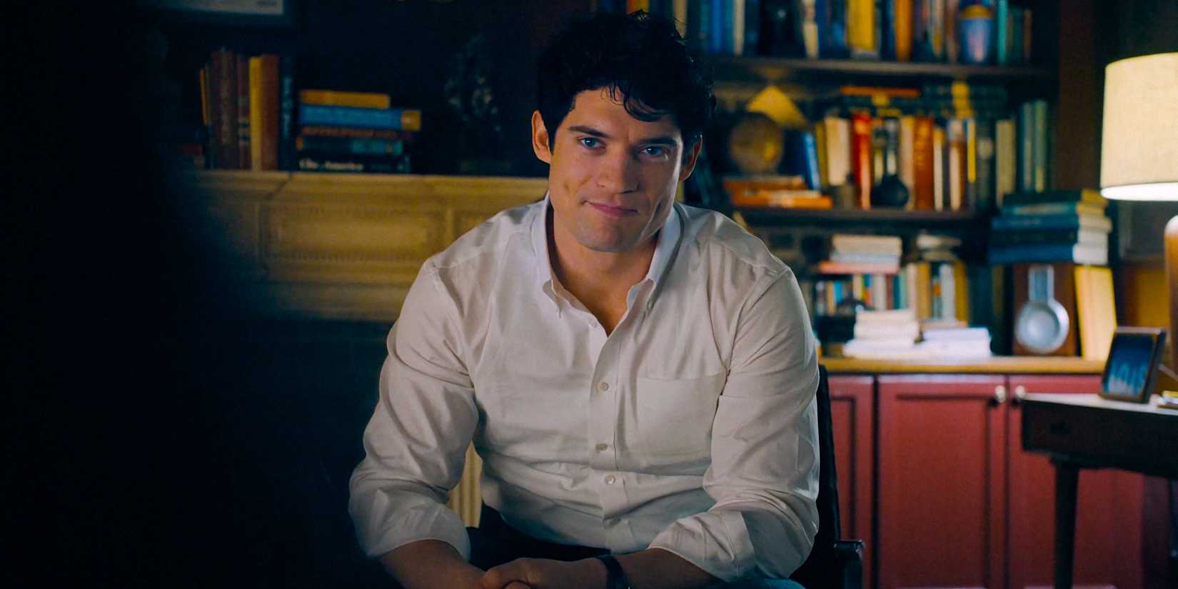 Clark Kent being interviewed by Lois Lane in Superman (2025)