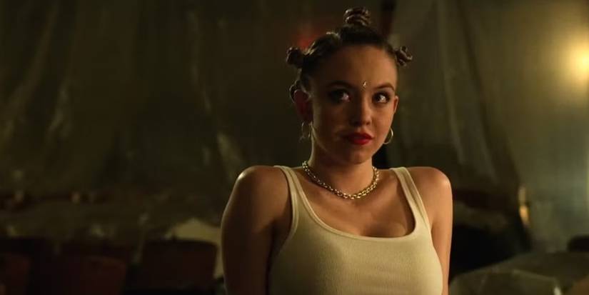 Sydney Sweeney em cena da série Everything Sucks!