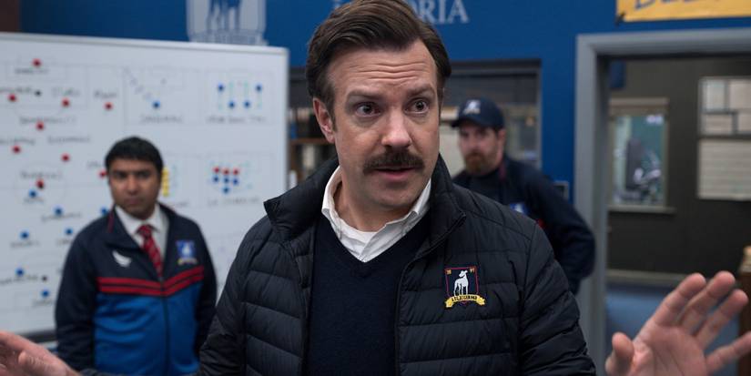 Ted Lasso dando un discurso en el final de la temporada 1 de Ted Lasso