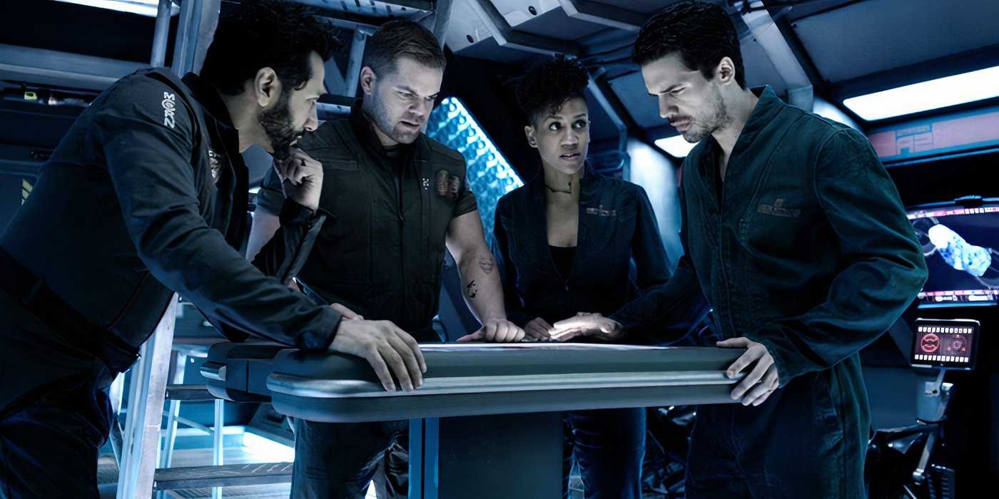 The crew looking worried in The Expanse season 2