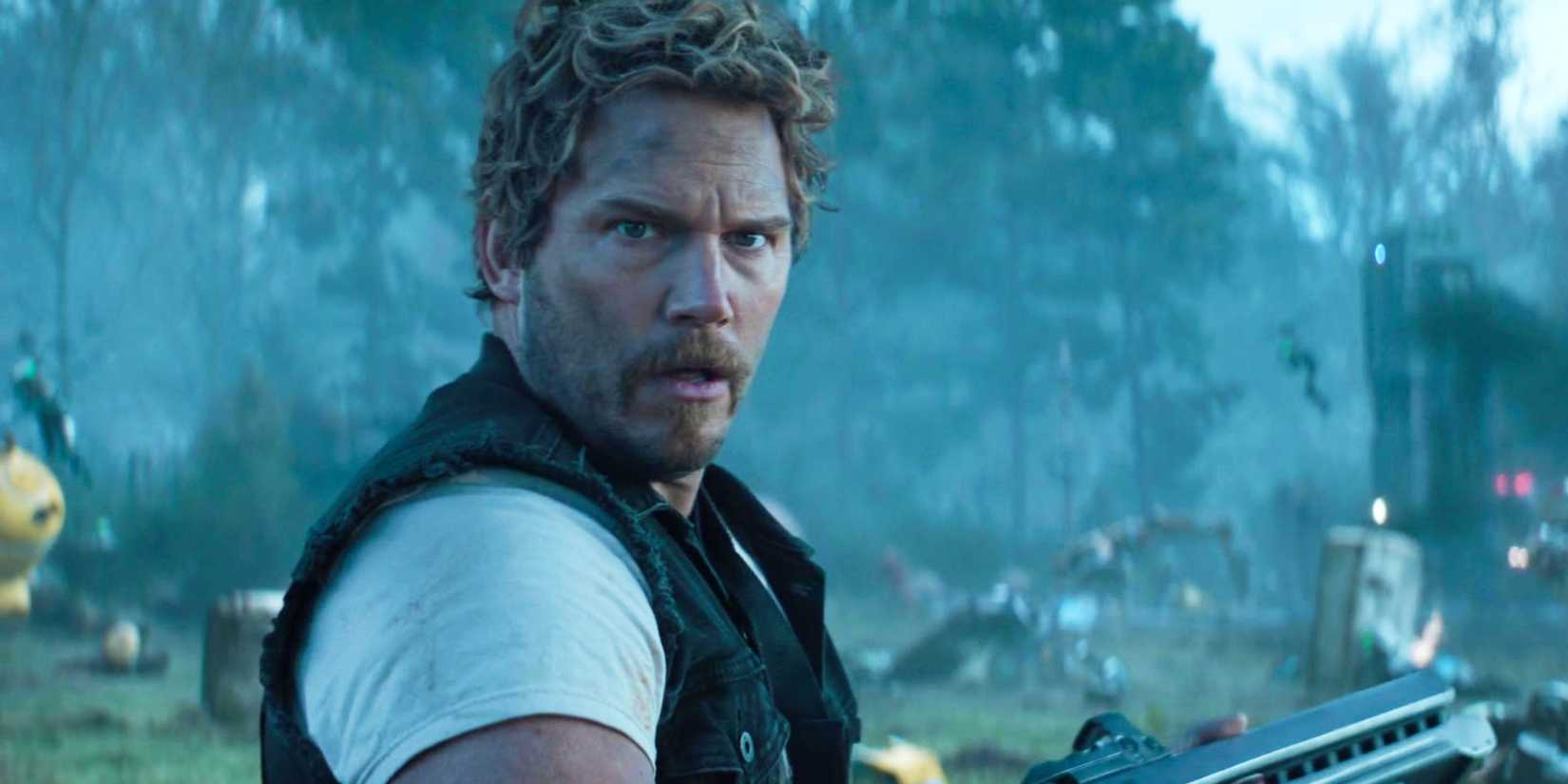 Chris Pratt em cena de batalha no filme The Electric State