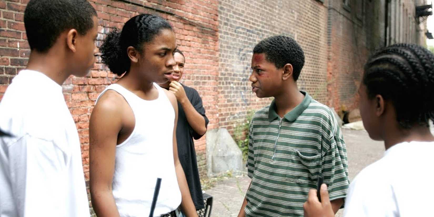 the kids hanging out in an alley in the wire