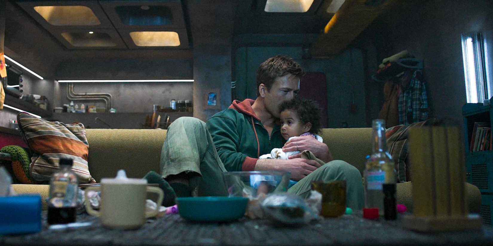 Ben Richards (Glen Powell) kissing his little daughter on the forehead in The Running Man (2025)