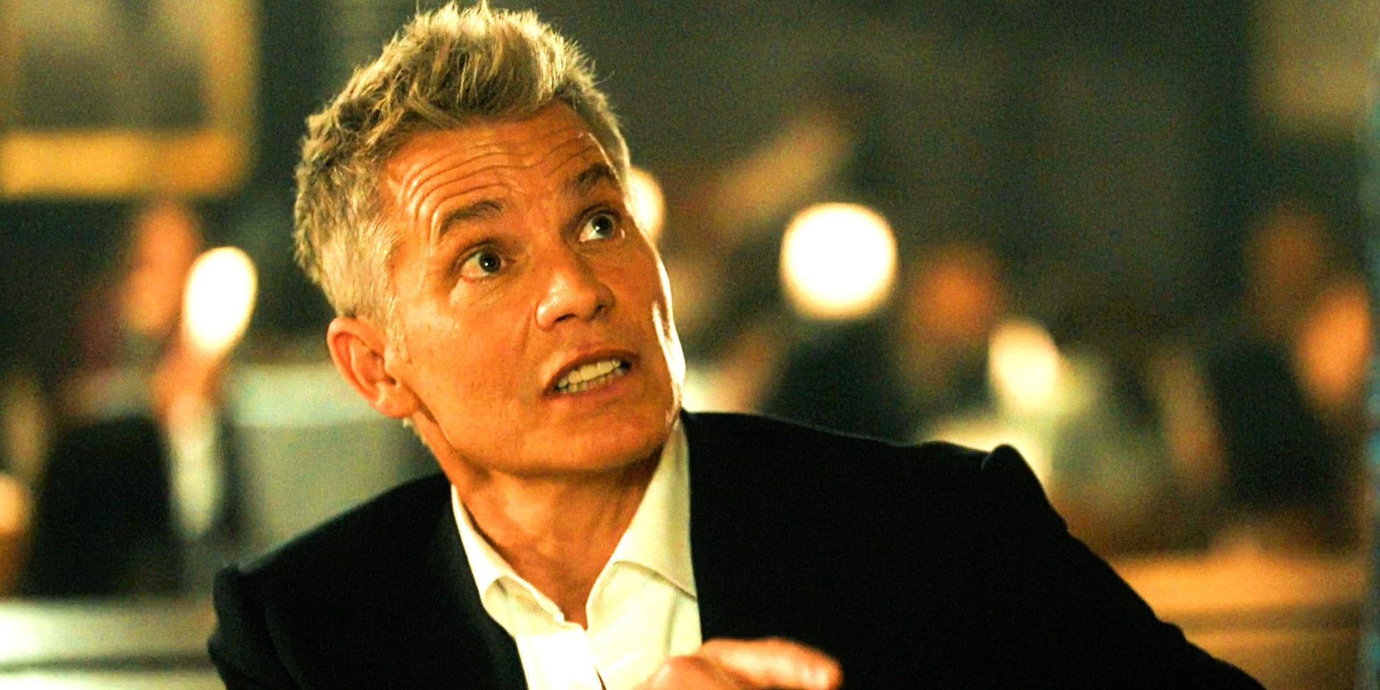 Timothy Olyphant as Clark Ross looking surprised in a restaurant in Stick season 1