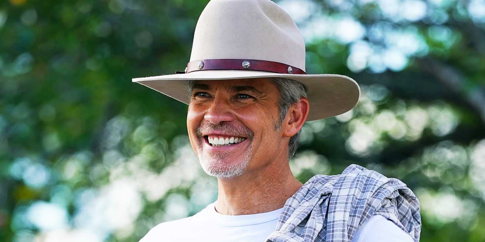 Timothy Olyphant smiling as Raylan Givens in Justified City Primeval