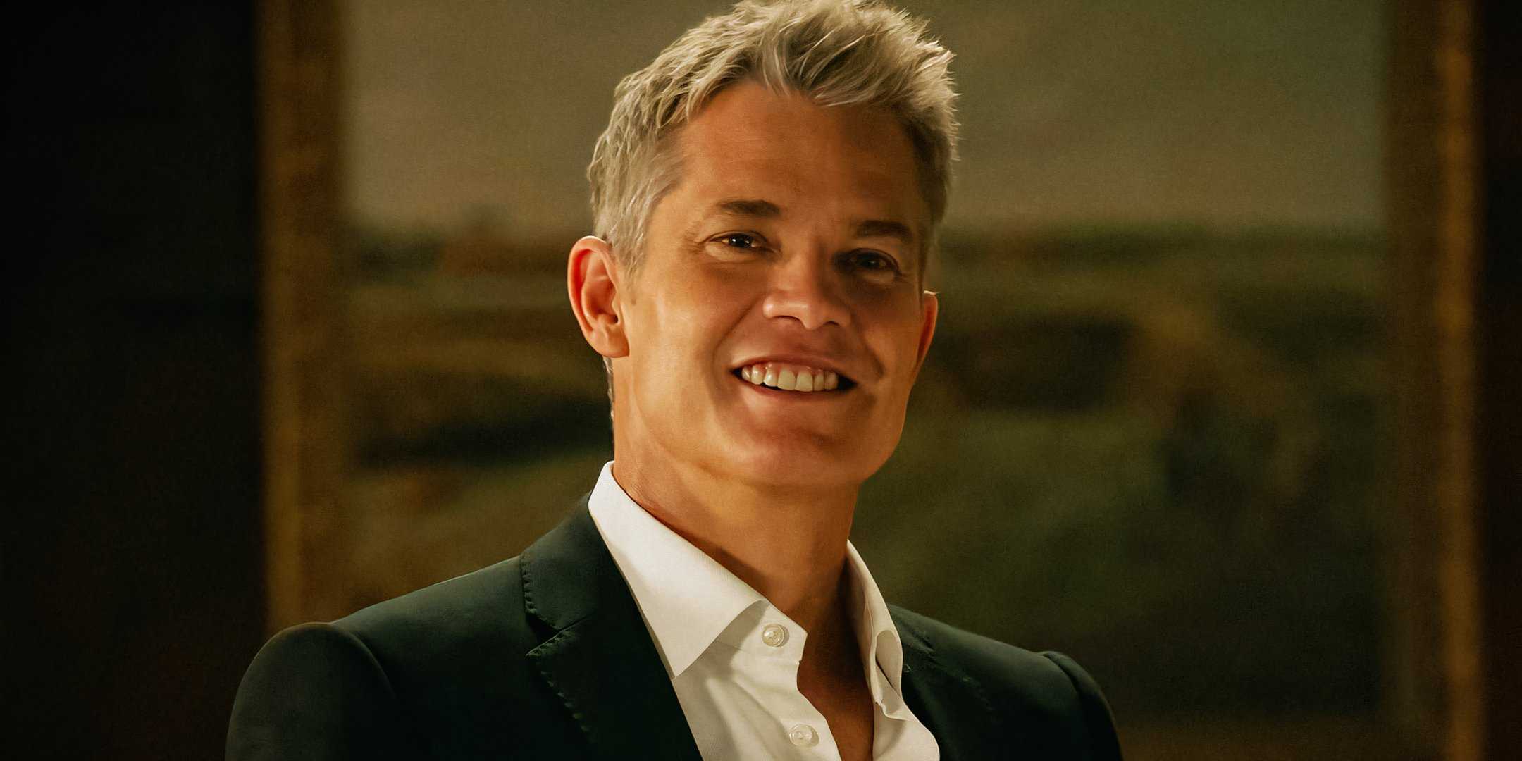 Timothy Olyphant with a smarmy smile in Stick