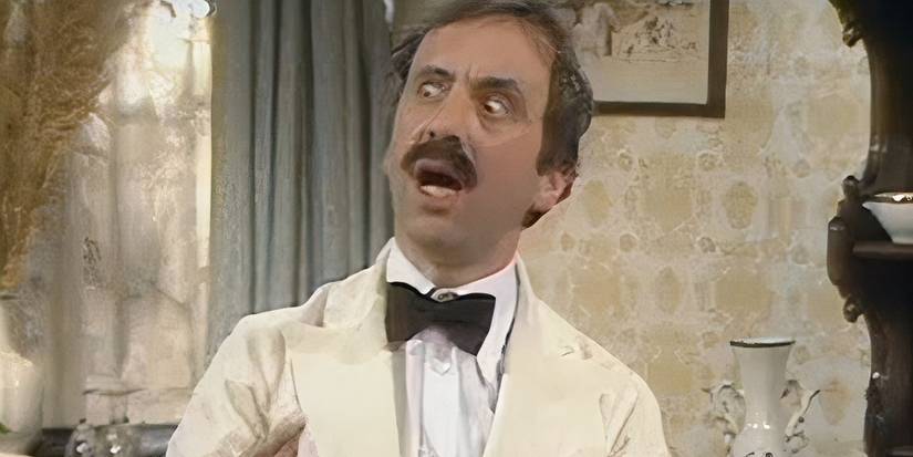 Andrew Sachs como Manuel, chocado, na cena 'I know nothing' em Fawlty Towers.