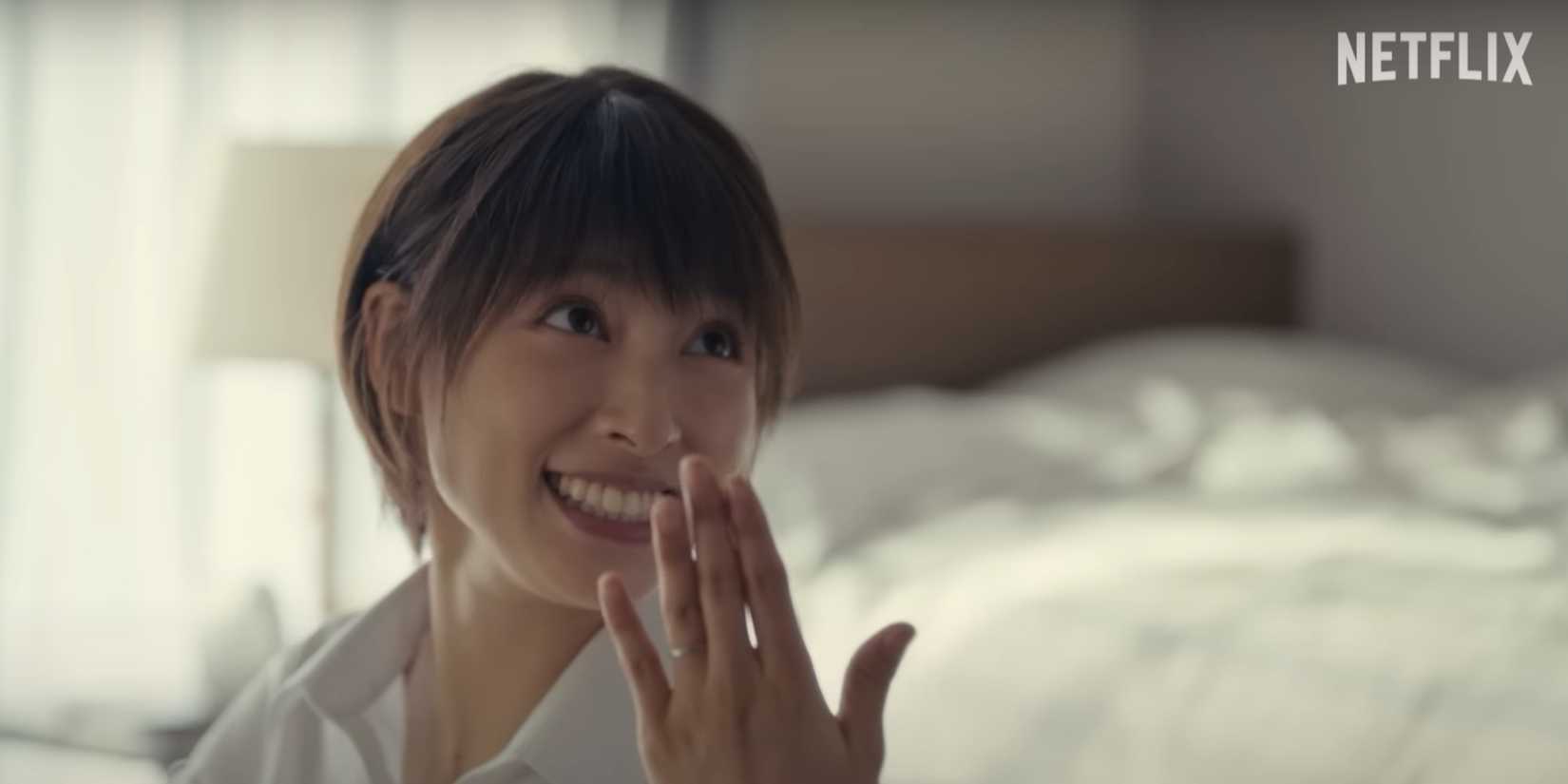 Usagi showing her wedding ring in Alice in Borderland season 3