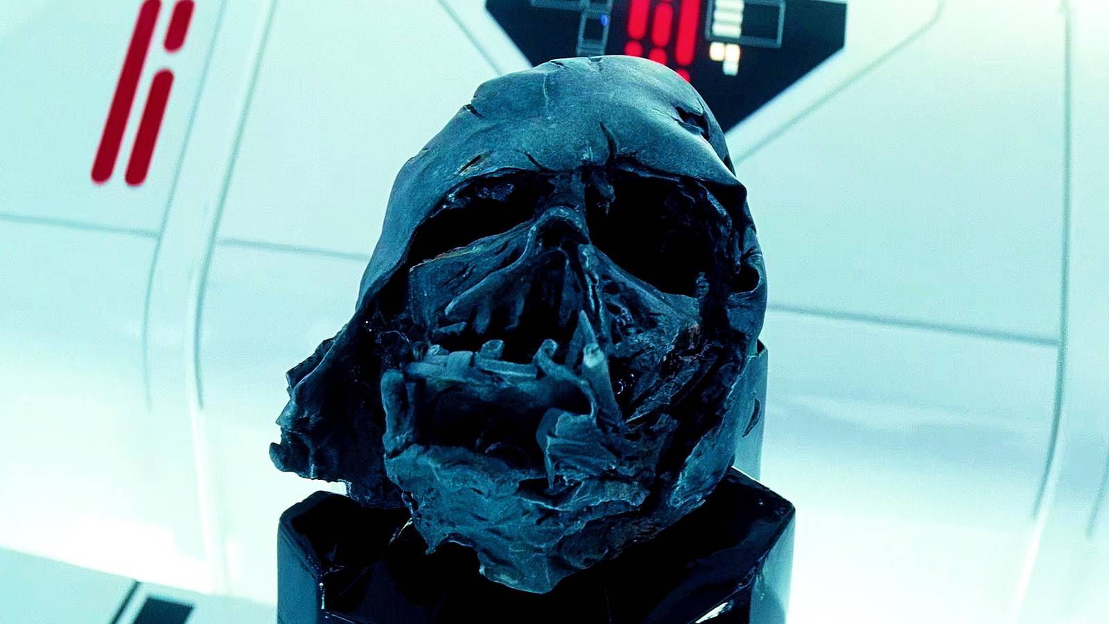 We All Missed The Real Symbolism Of Darth Vader's Destroyed Helmet, image size:1600x900
