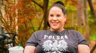 Whitney Thore from My Big Fat Fabulous Life smiilng in a gray t shirt outside