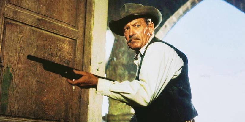 William Holden as Pike pointing a sH๏τgun in The Wild Bunch