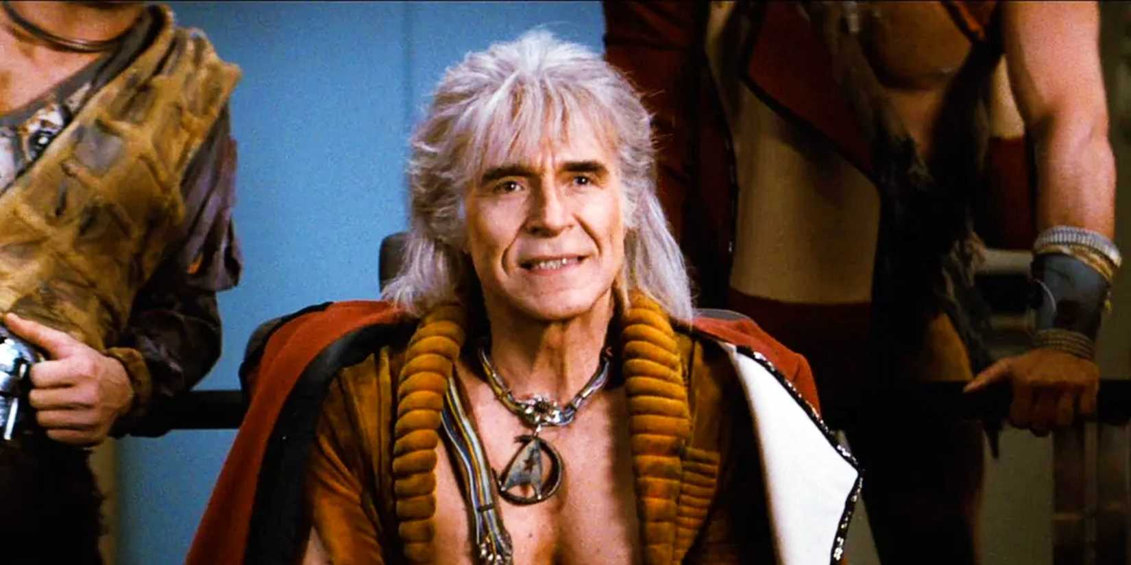 Khan senta -se com expectativa na cadeira do capitão em Star Trek II: a ira de Khan
