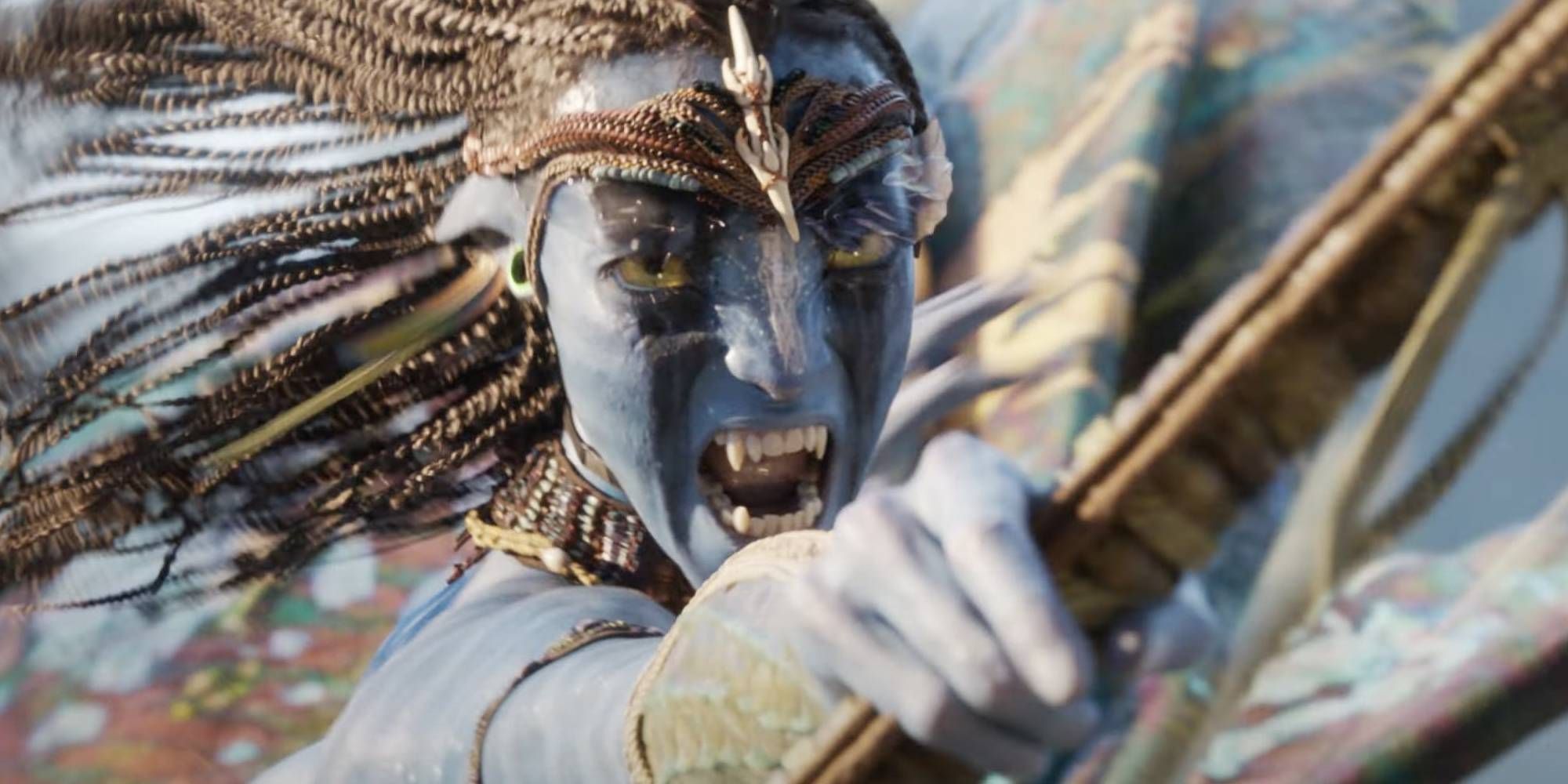 Zoe Saldana as Neytiri snarling with a bow in Avatar_ Fire and Ash trailer