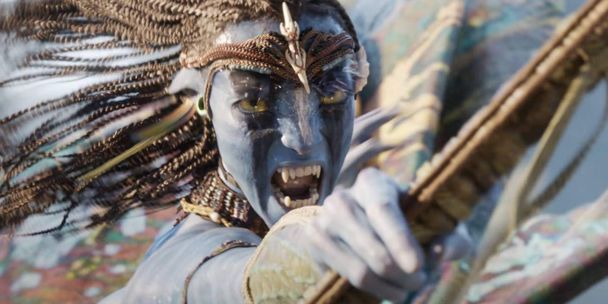Zoe Saldana as Neytiri snarling with a bow in Avatar_ Fire and Ash trailer