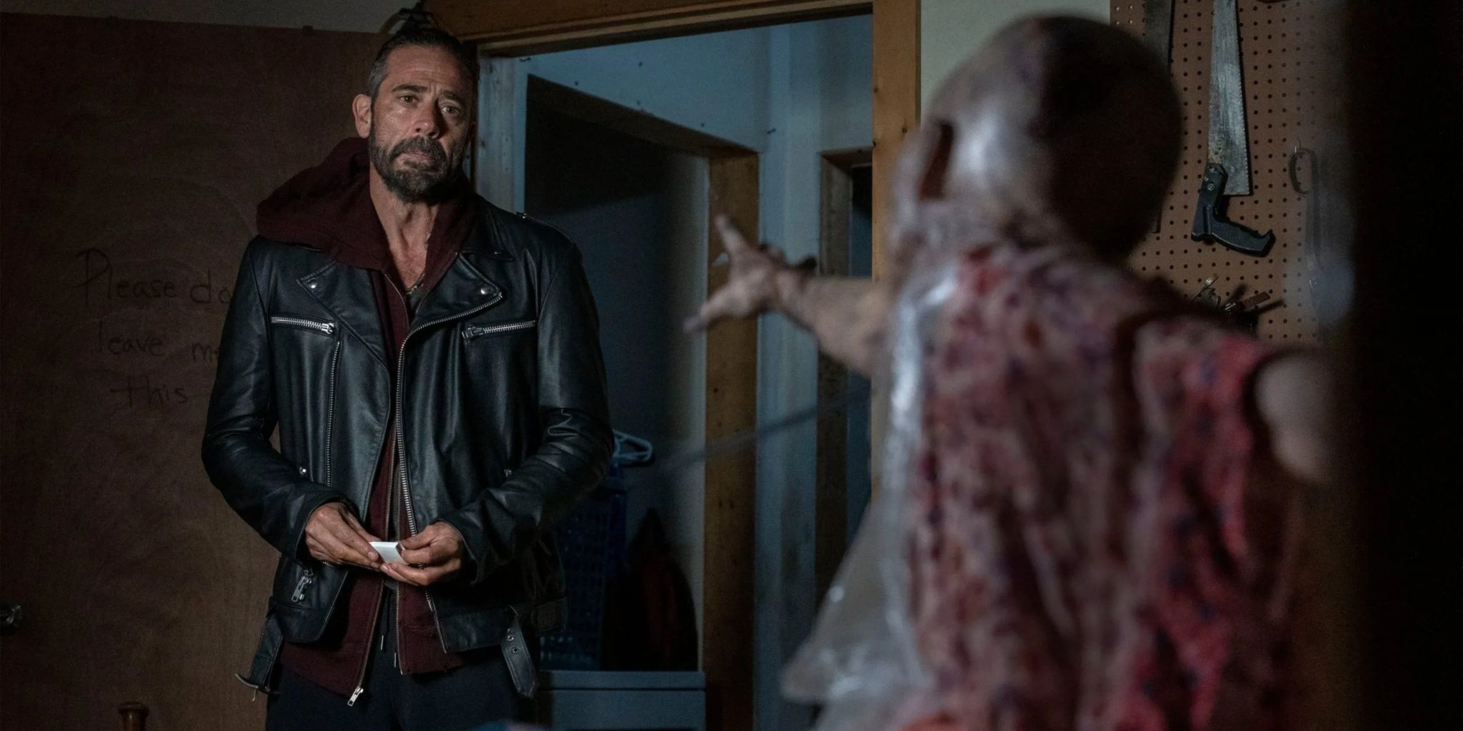 Lucille zombificata cerca Negan nella serie