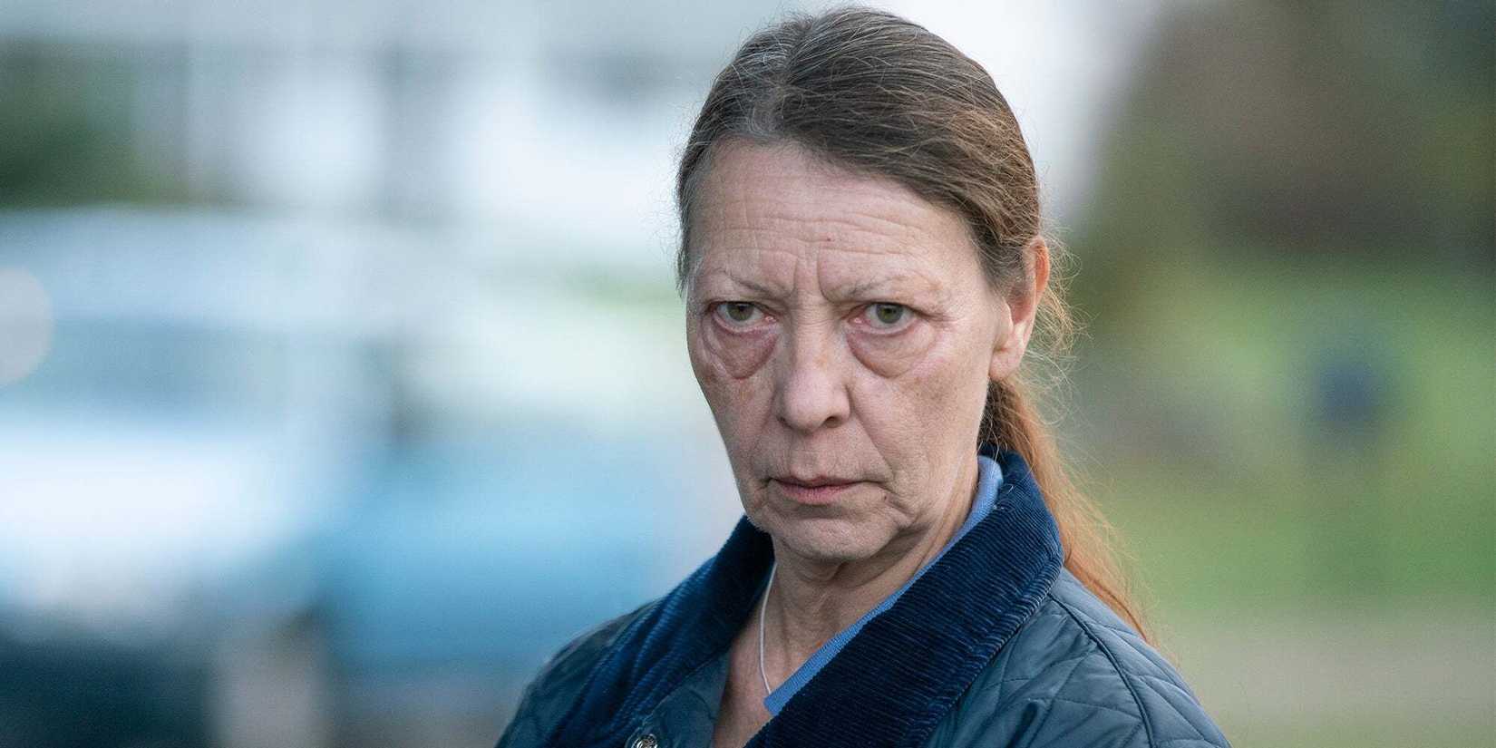 Sra. Daugeron (Mireille Herbstmeyer) com aparência maligna em Marianne