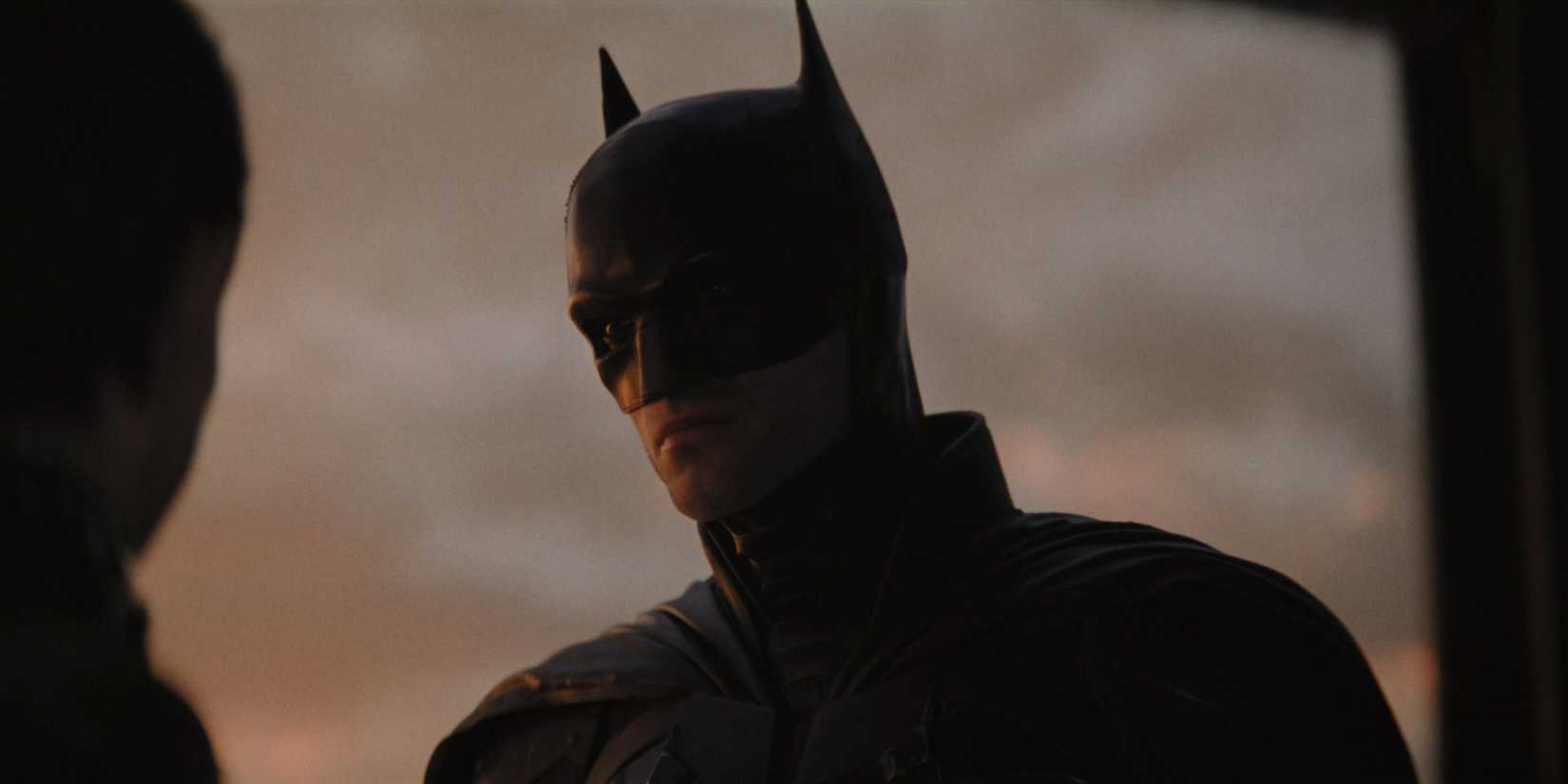 Robert Pattinson's Batman looking at Catwoman