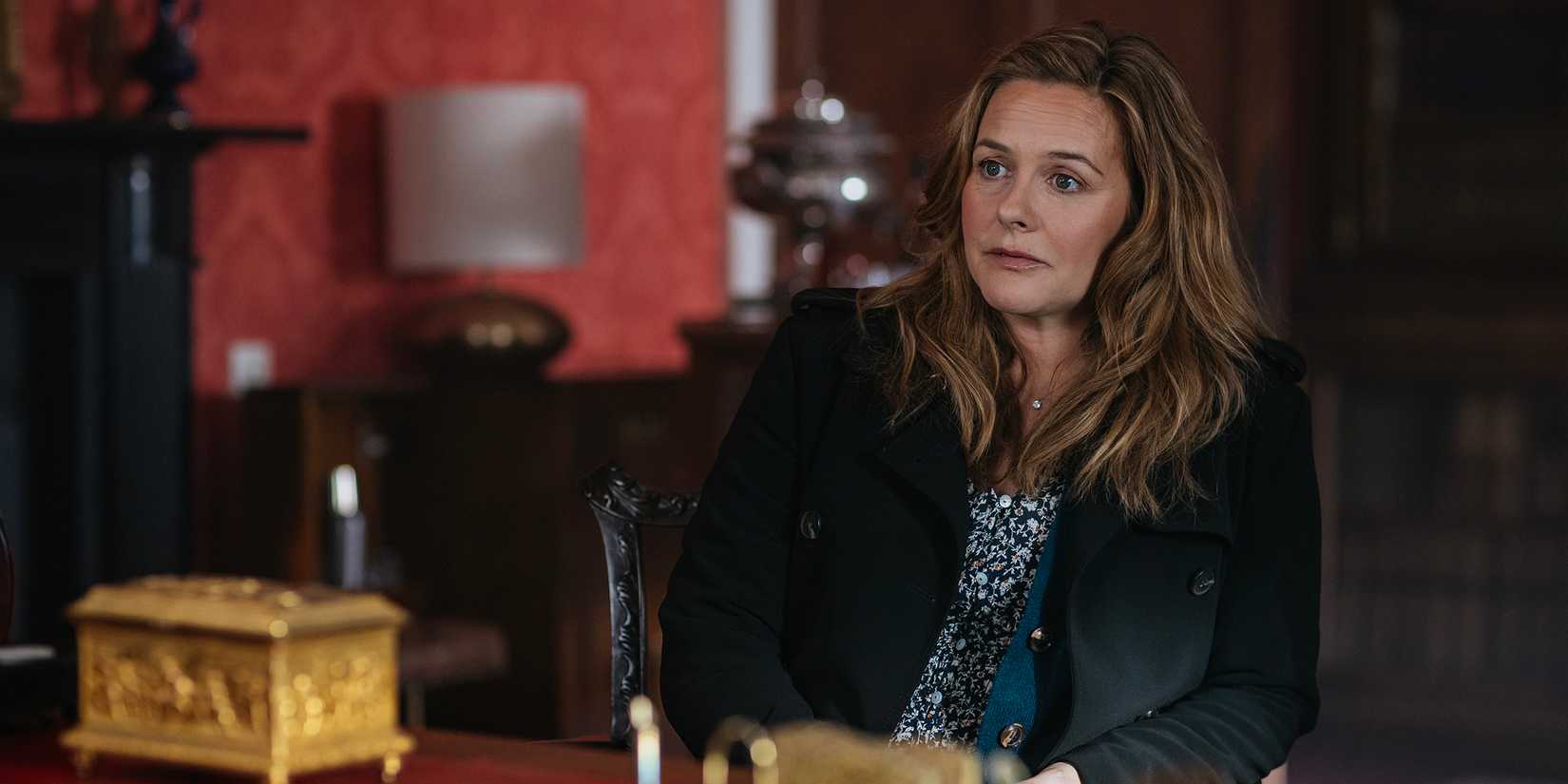 Alicia Silverstone Returns After Cliffhanger