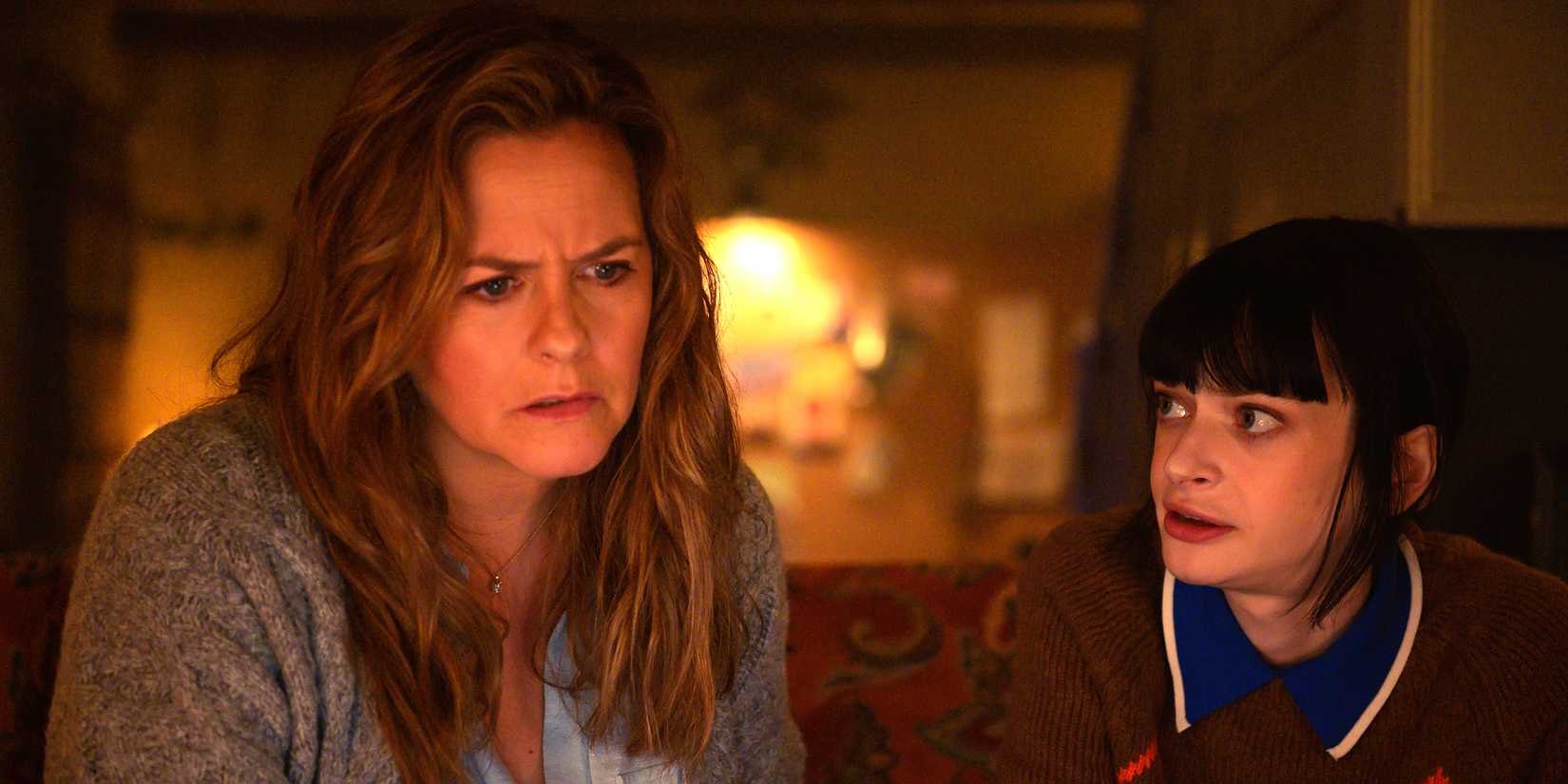 Alicia Silverstone's Fiona looking suspiciously and Ruth Codd's Dougherty looking at her in Irish Blood