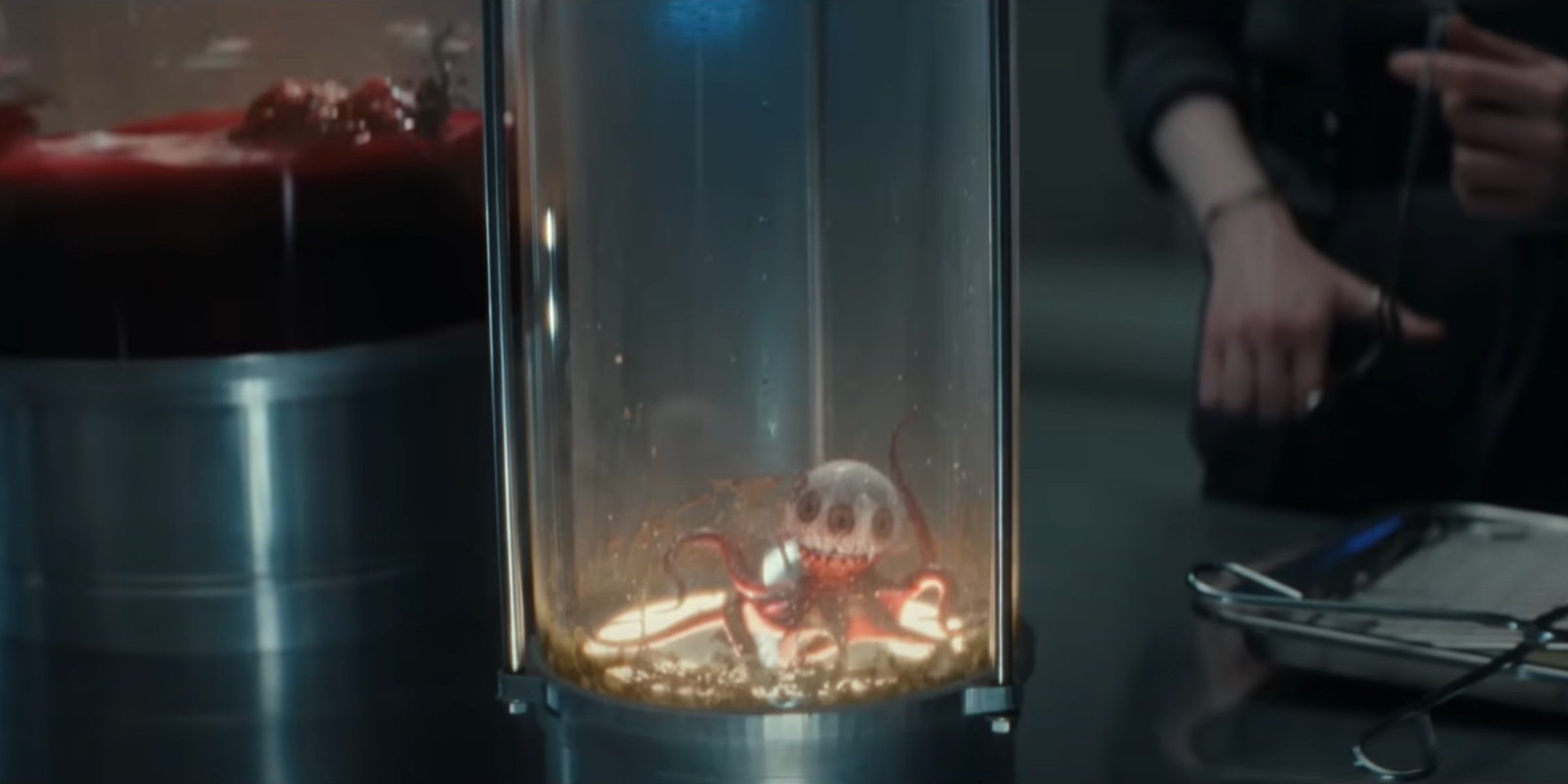 The Eye alien in a glass jar in Alien Earth episode 3