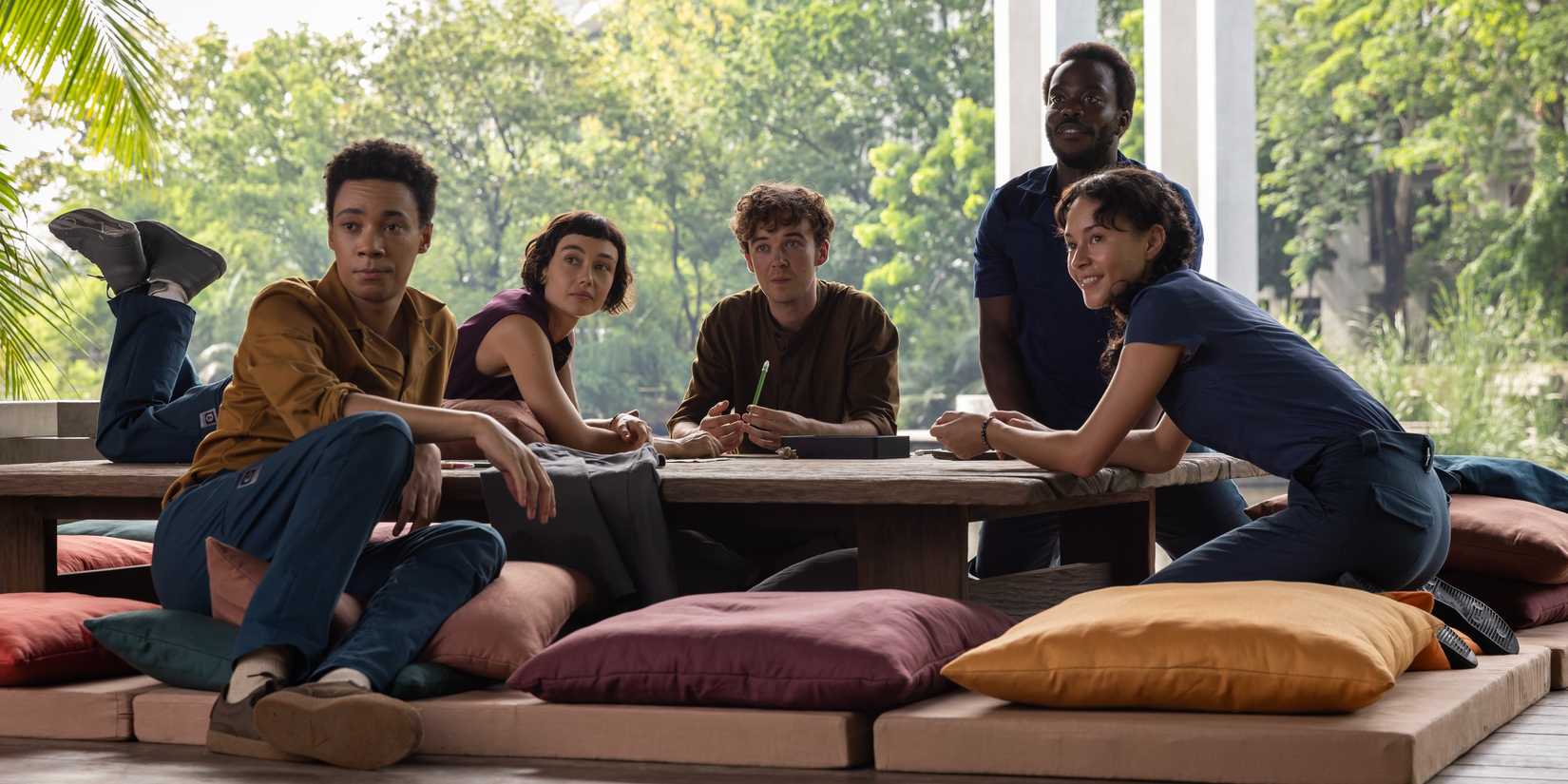 Kit Young as Tootles, Sydney Chandler as Wendy, Alex Lawther as Hermit, Jonathan Ajayi as Smee, Erana James as Curly inAlien Earth Episode 4_4