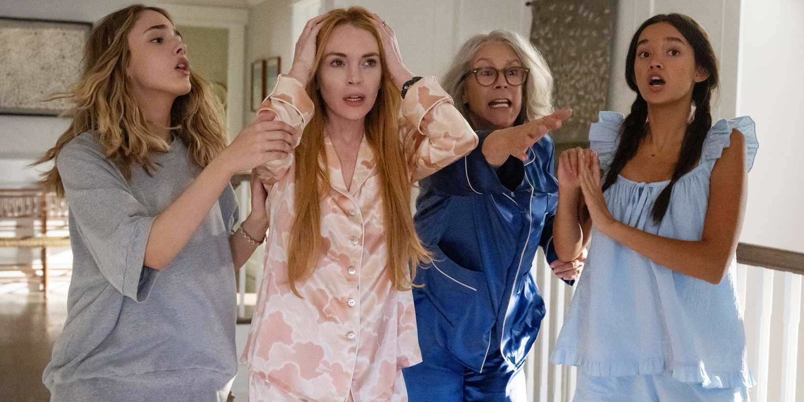 Elenco principal de Freakier Friday em cena de susto.