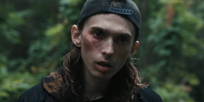 Austin Abrams sieht im Horrorfilm Weapons verwirrt und verängstigt aus
