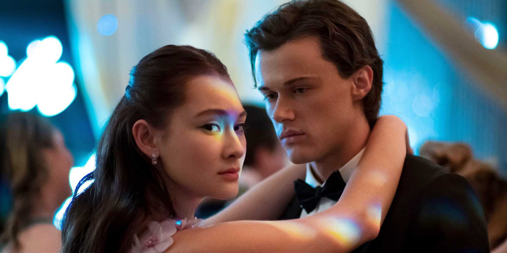 Belly and Conrad dancing at prom in The Summer I Turned Pretty