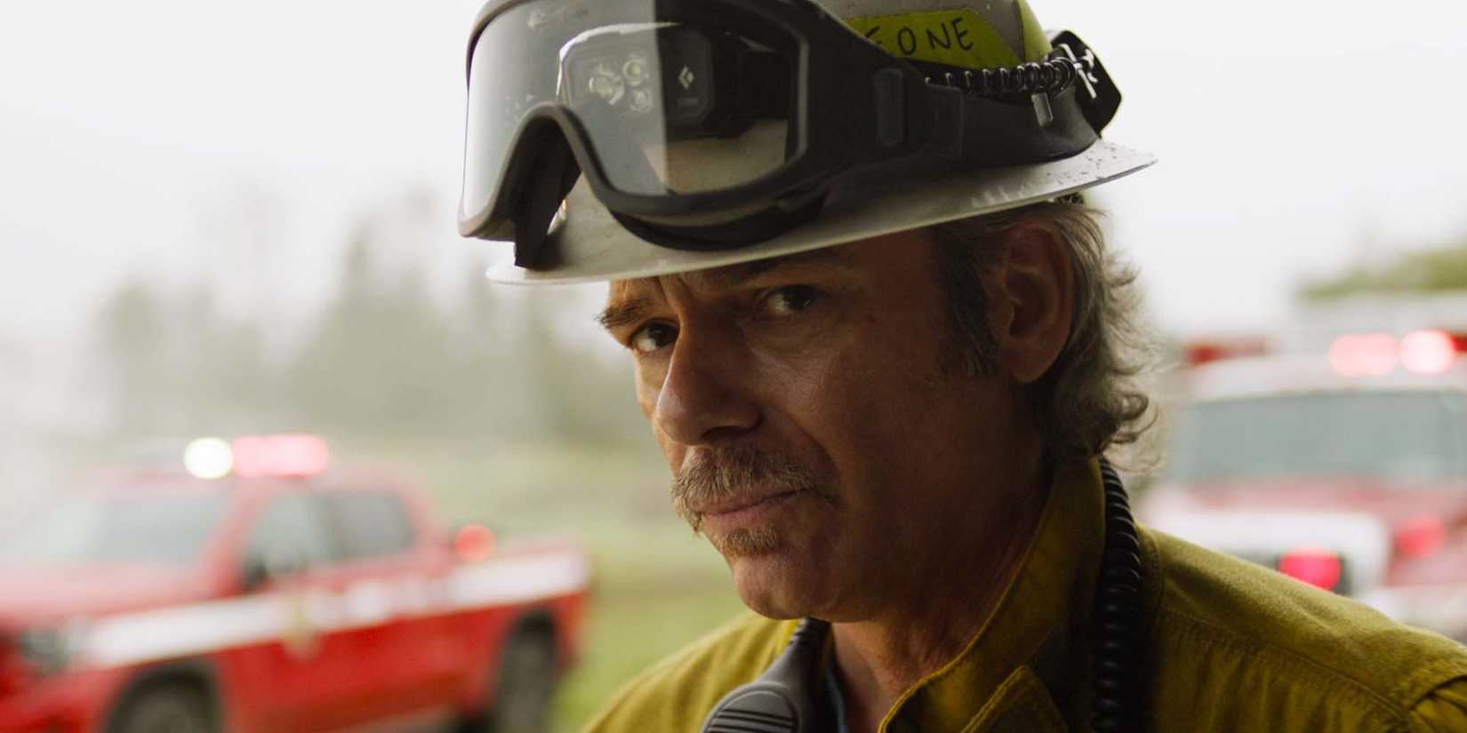 Billy Burke as Vince Leone looking worried in Fire Country season 3, episode 8