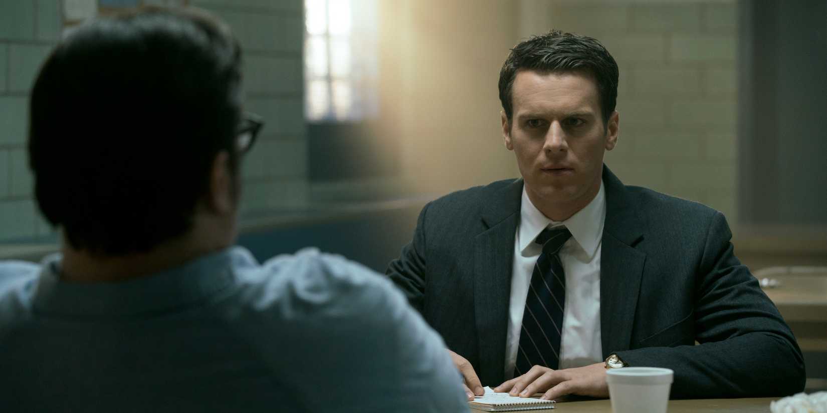 Cameron Britton and Jonathan Groff in Mindhunter