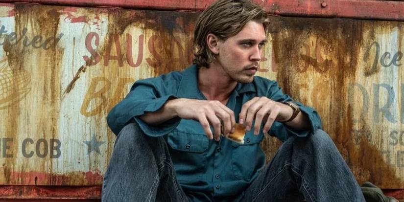 Austin Butler sitting against a wall in Caught Stealing.