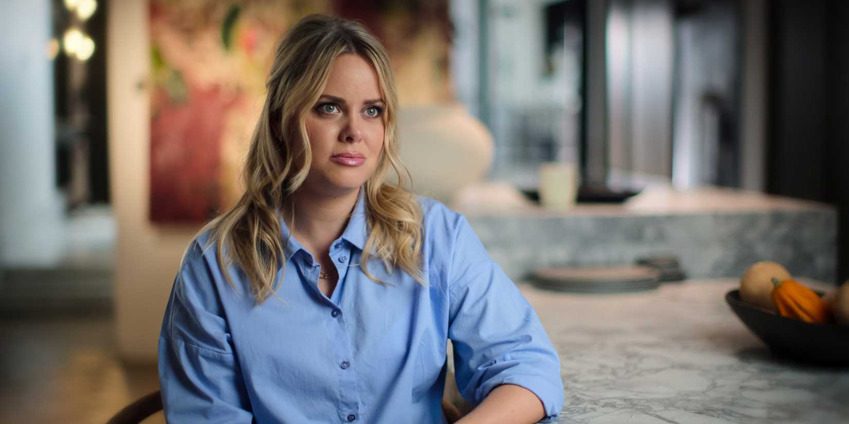 Cecilie fjellhøy falando com a câmera apaixonada por vingança