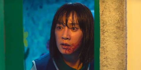 Cho Hyun-ju opening the exit in Hide and Seek in Squid Game season 3 episode 2