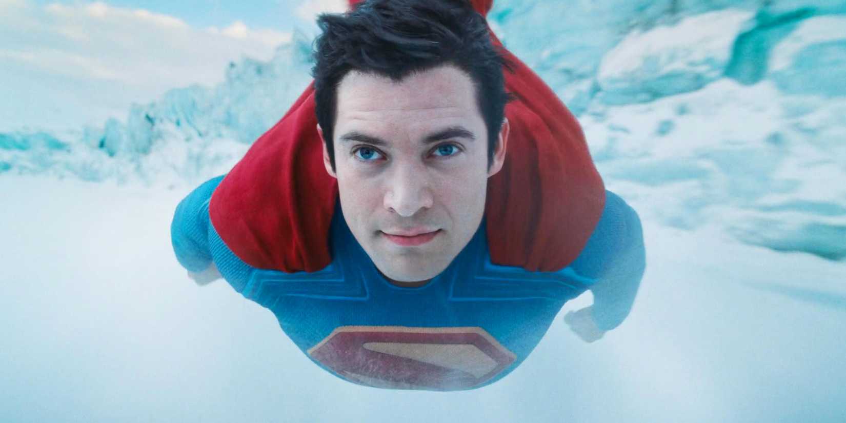 David Corenswet flying as Superman in Superman (2025)