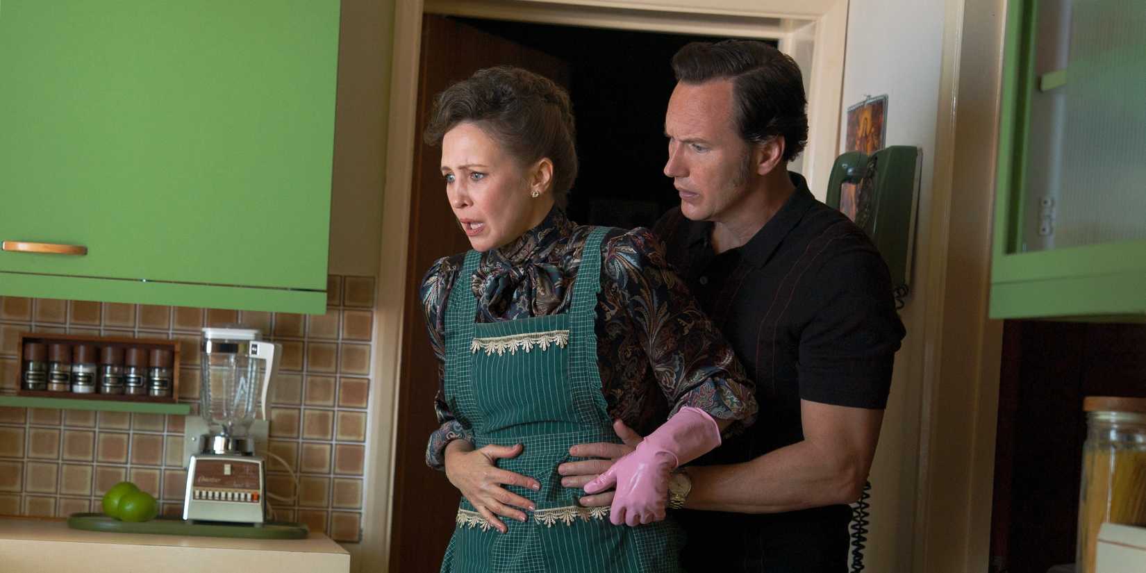 Ed holding a scared Lorraine in The Conjuring Last Rites