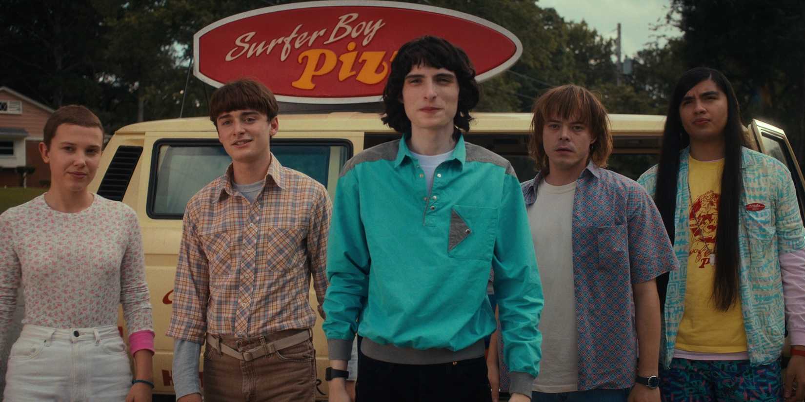 Eleven Will Mike Jonathan and Argyle stand in front of the van in Stranger Things Season 4 (image gracious from Everett)