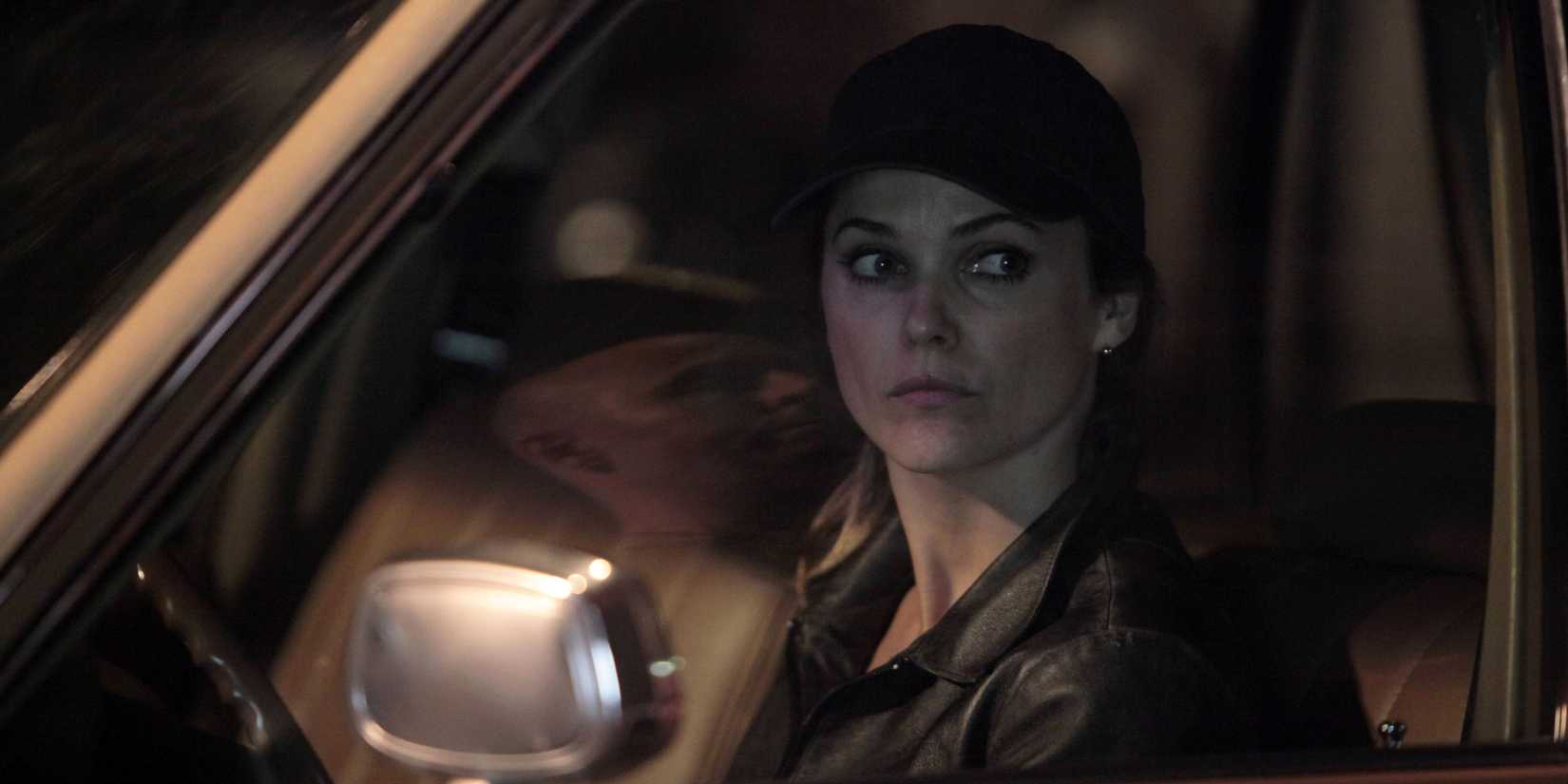 Elizabeth no carro em The Americans