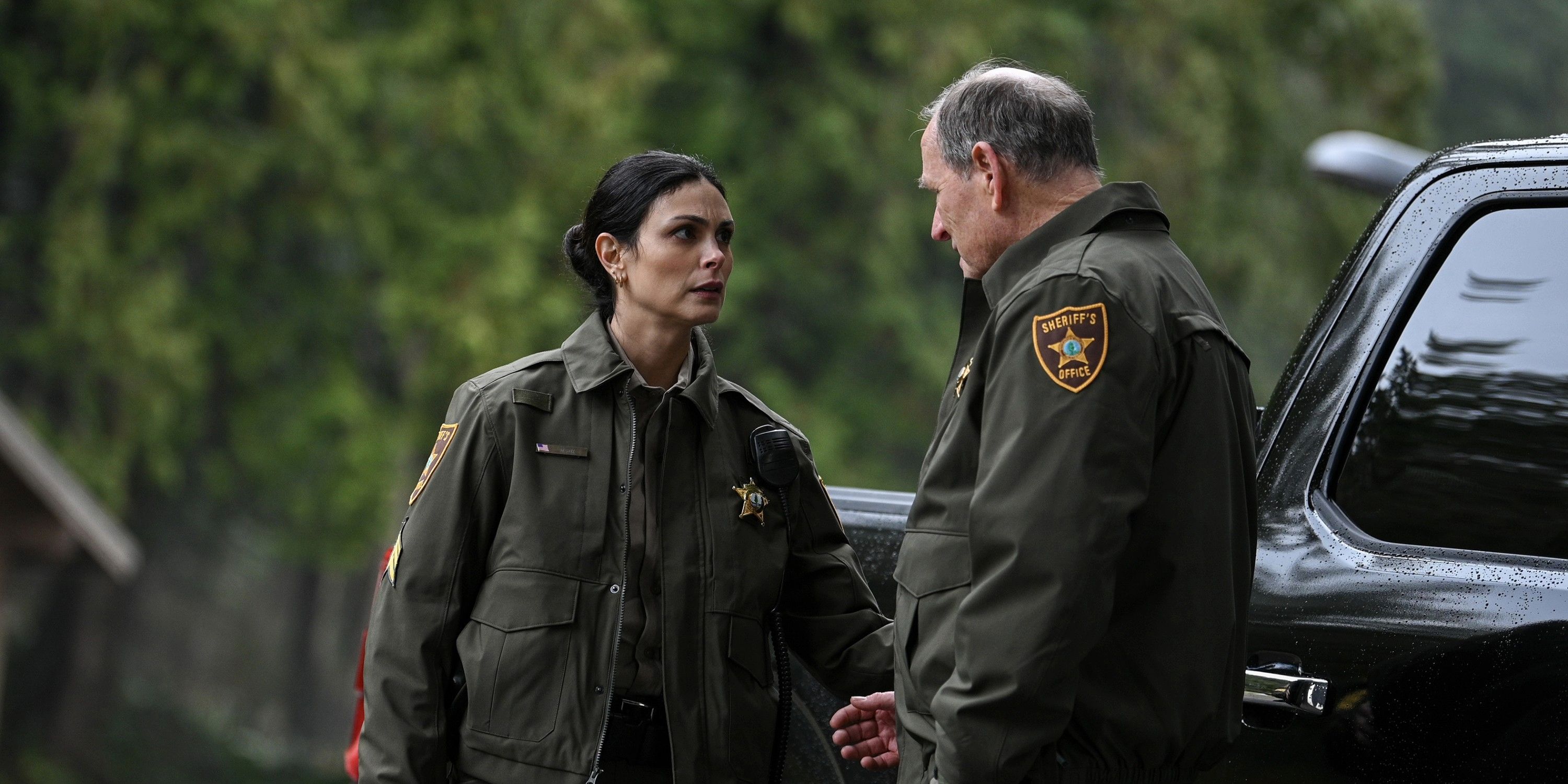 Sheriff Country Season 1 Can Avoid Fire Country's Romantic Pitfalls