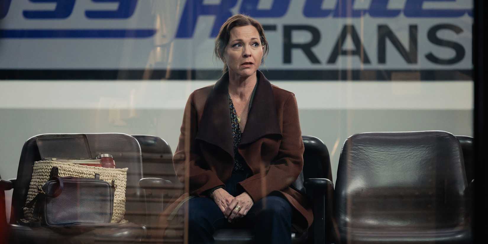 Kelli Williams as Margaret Reed at the bus station in Found