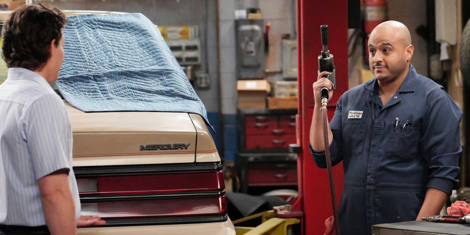 Georgie talks to Ruben in the garage in Georgie & Mandy's First Marriage