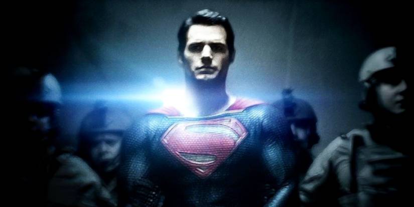 O super -homem de Henry Cavill é escoltado pelos militares depois de ser preso em homem de aço