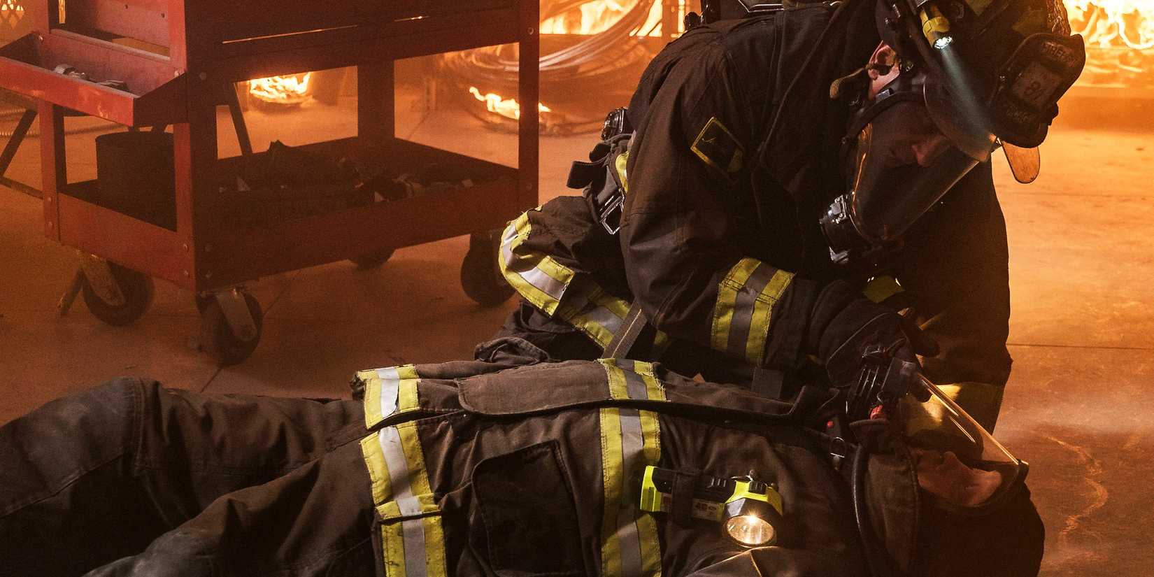 Herrmann and Mouch in a fire in Chicago Fire season 5, episode 22