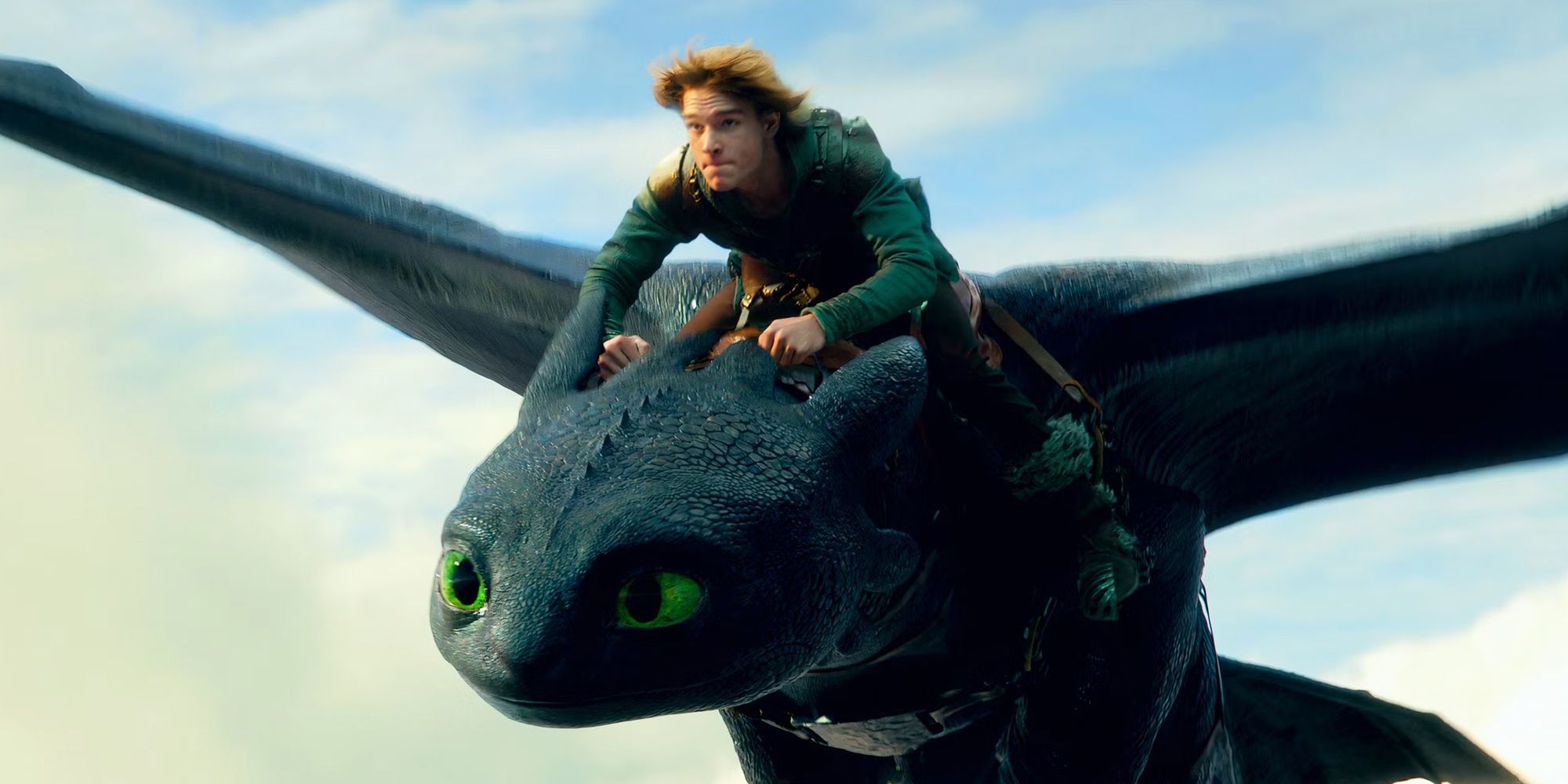 Hiccup che vola su Toothless