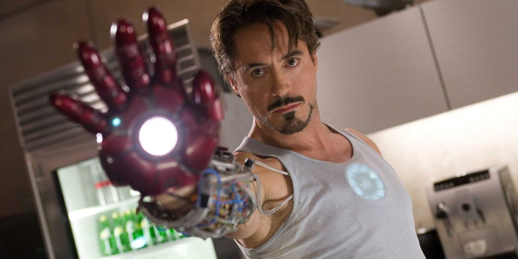 Iron Man using his gauntlet in 2008's Iron Man