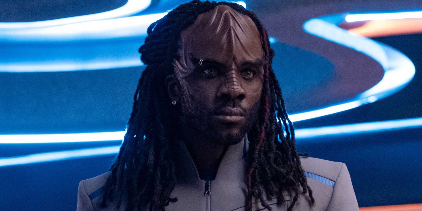 Jay-Den Kraag standing on a bridge in Star Trek Starfleet Academy