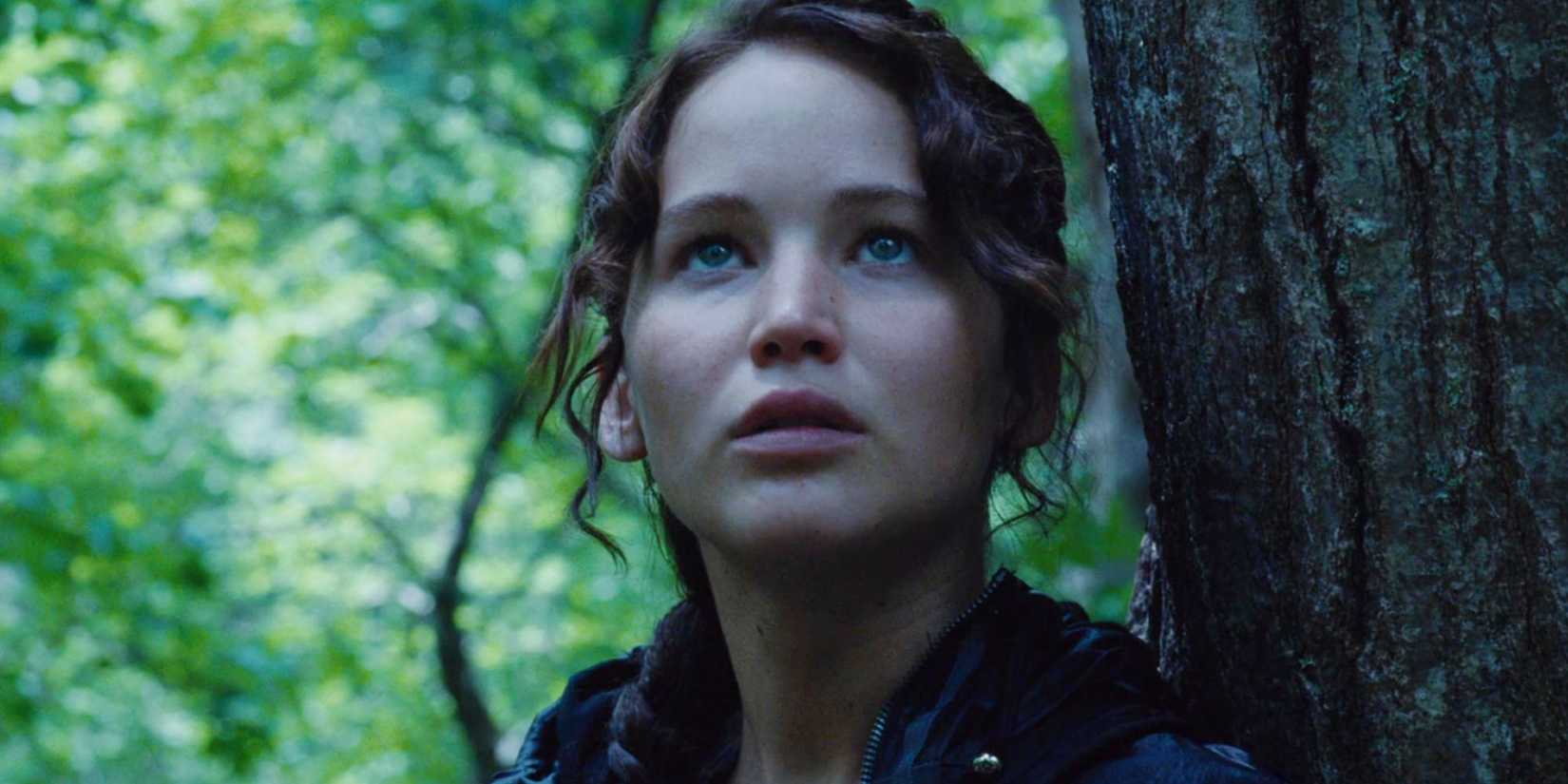 Jennifer Lawrence parece sério como Katniss Everdeen nos Jogos Vorazes
