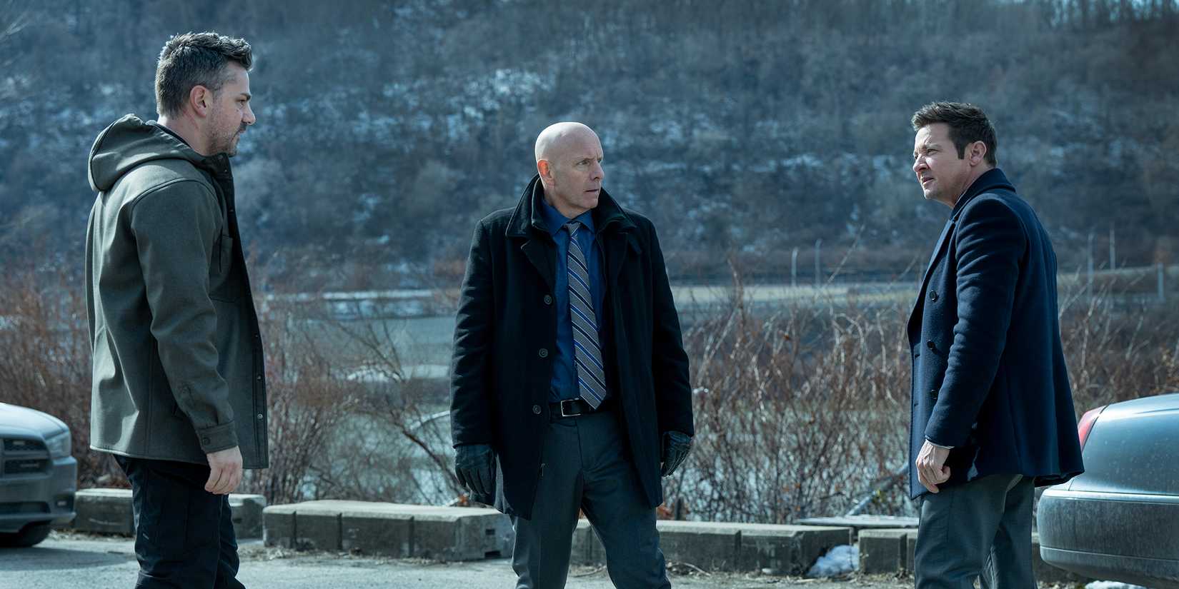 Jeremy Renner como Mike McLusky em Mayor of Kingstown.