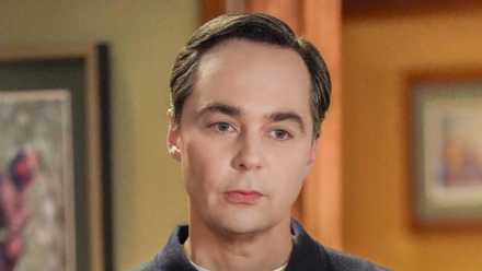 Jim Parsons's Sheldon looks concerned in Young Sheldon finale (Image courtesy of Everett Collection)