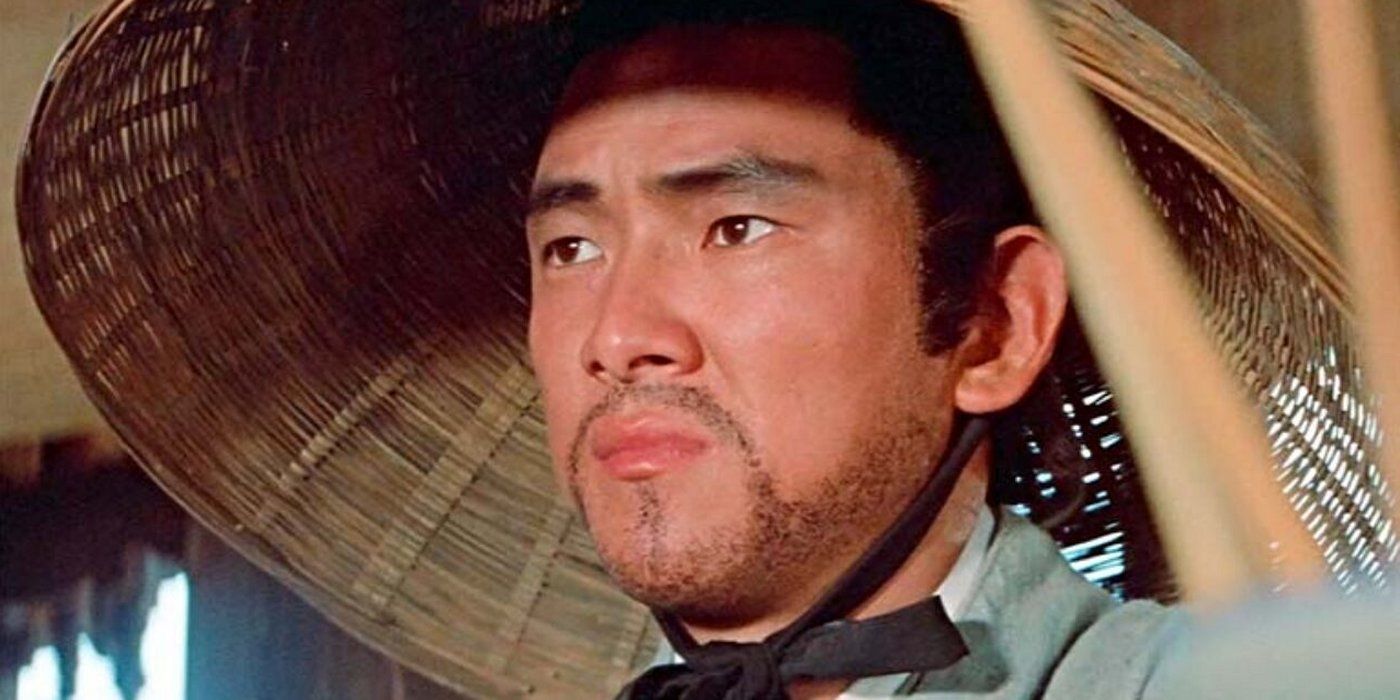 Jimmy Wang Yu indossa un cappello di paglia in Beach of the War Gods